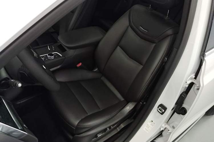 Used Cadillac XT5 2021 2.0T Two-Wheel Drive Luxury Version Left Front Seat