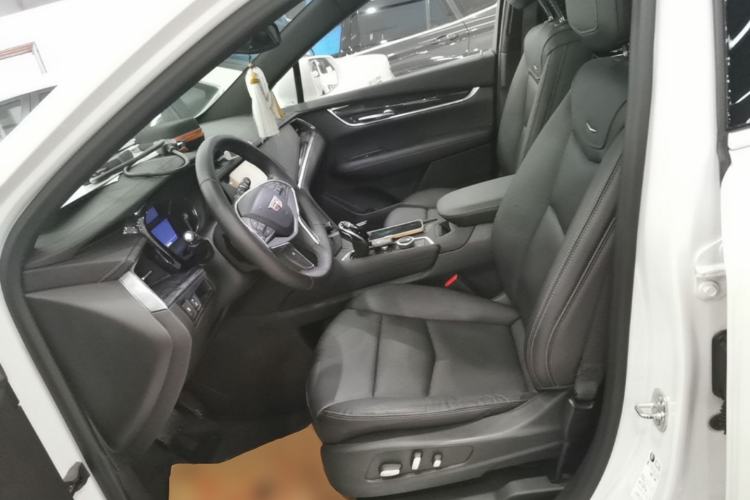 Used Cadillac XT5 2021 28T Luxury Model Left Front Seat