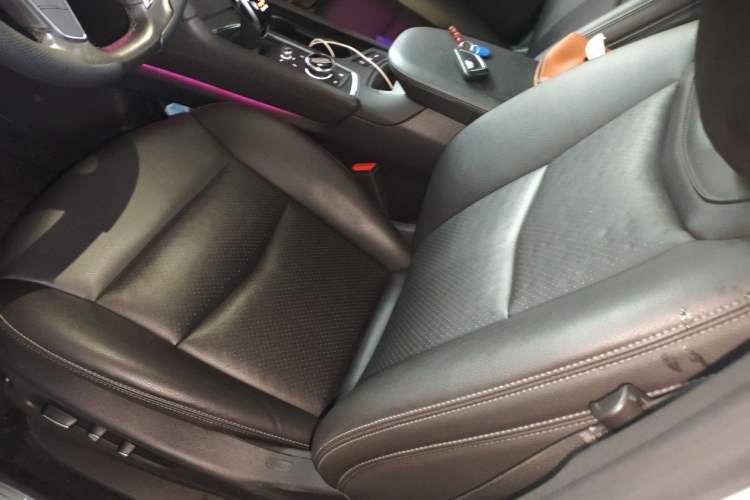 Used Cadillac XT5 2021 2.0T Two-Wheel Drive Luxury Version Left Front Seat