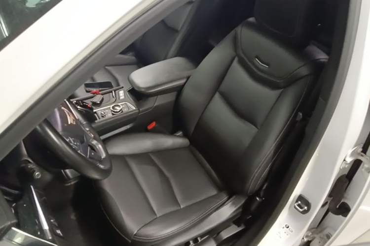 Used Cadillac XT5 2021 2.0T Four-Wheel Drive Luxury Version Left Front Seat