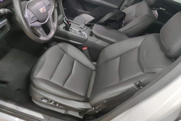 Used Cadillac XT5 2021 2.0T Two-Wheel Drive Luxury Version Left Front Seat