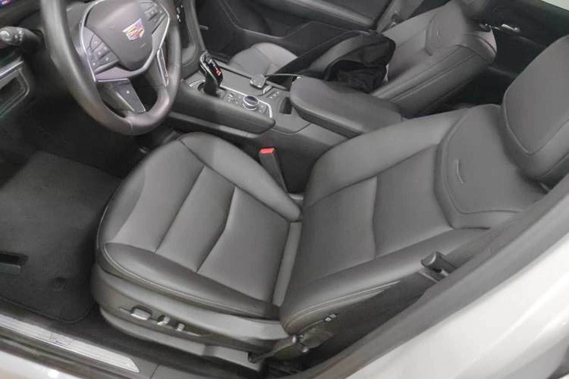 Used Cadillac XT5 2021 2.0T Two-Wheel Drive Luxury Version Left Front Seat