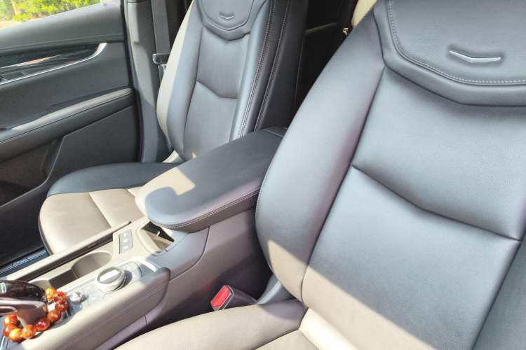 Used Cadillac XT5 2021 2.0T Four-Wheel Drive Luxury Version Left Front Seat