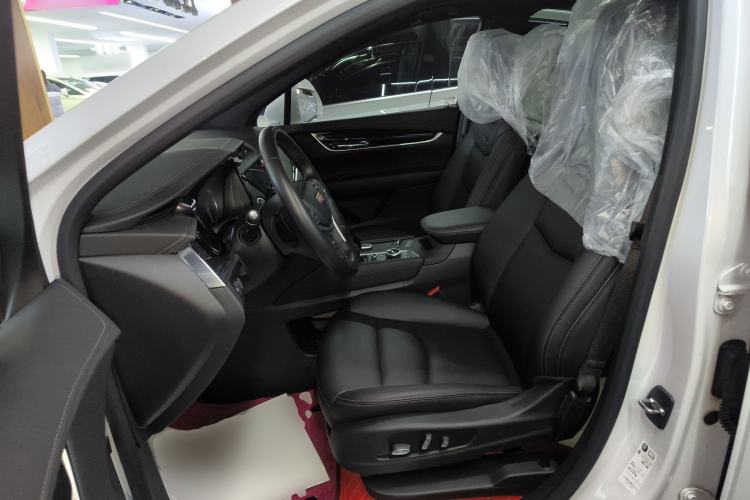 Used Cadillac XT5 2021 28T Luxury Model Left Front Seat