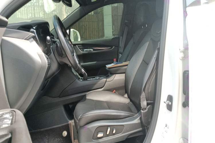 Used Cadillac XT5 2021 2.0T Four-Wheel Drive Luxury Version Left Front Seat