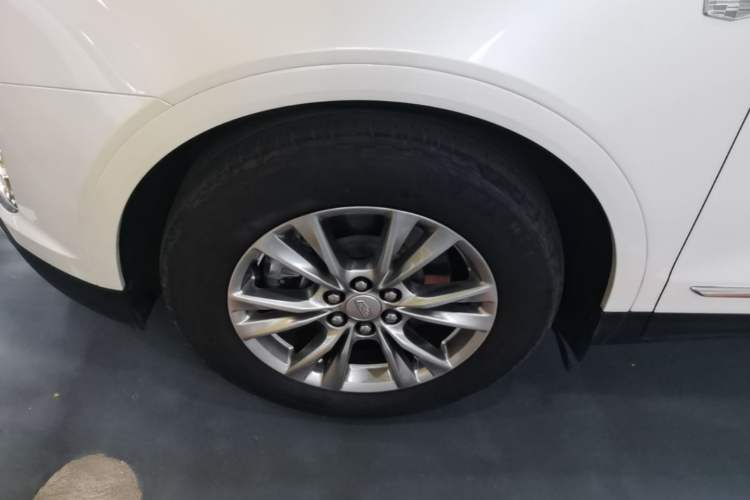 Used Cadillac XT5 2021 28T Four-Wheel Drive Luxury Version Left Front Wheel Hub