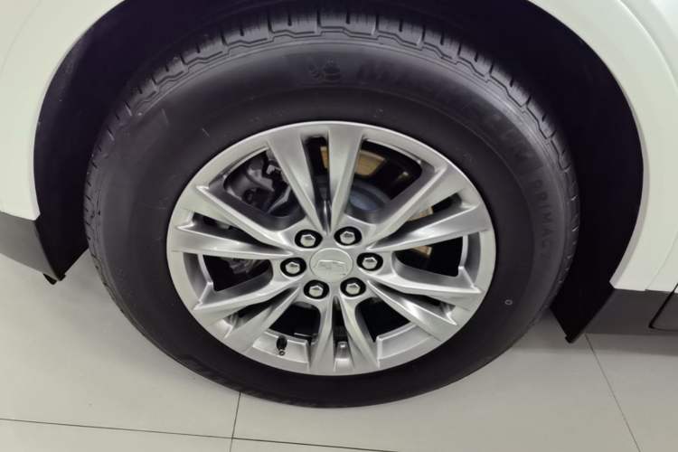 Used Cadillac XT5 2021 2.0T Two-Wheel Drive Luxury Version Left Front Wheel Hub