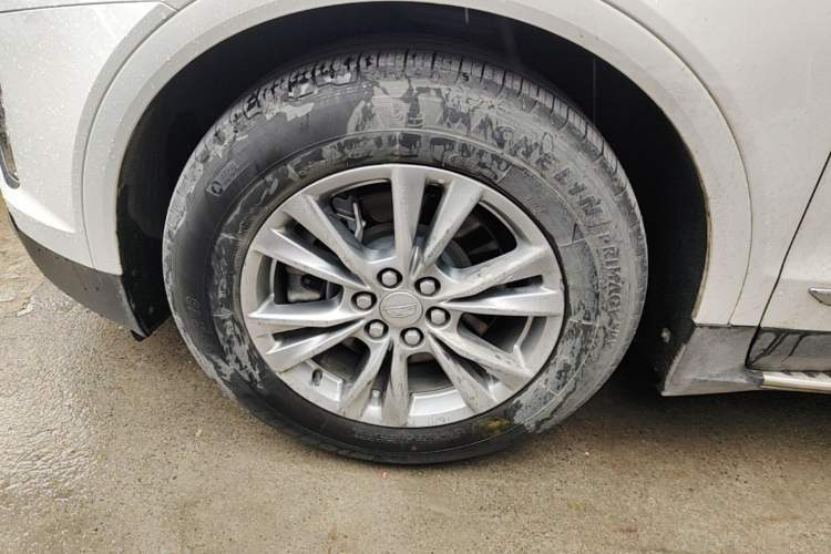 Used Cadillac XT5 2021 28T Four-Wheel Drive Luxury Version Left Front Wheel Hub