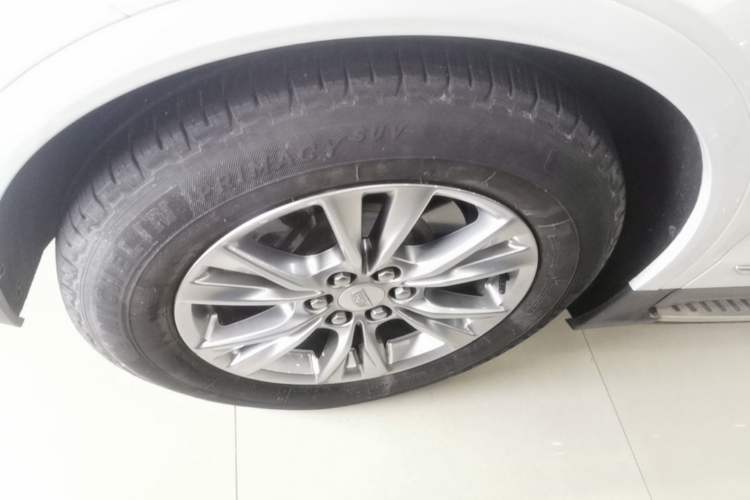 Used Cadillac XT5 2021 28T Luxury Model Left Front Wheel Hub