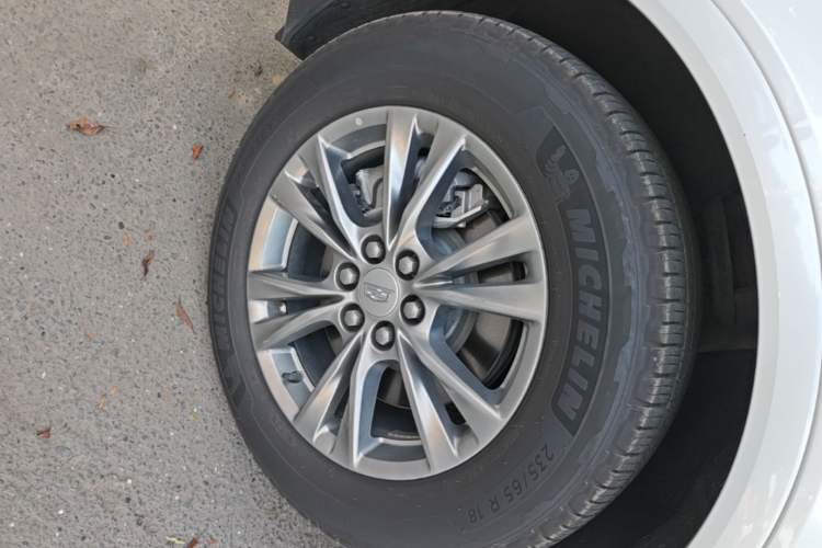 Used Cadillac XT5 2021 2.0T Four-Wheel Drive Luxury Version Left Front Wheel Hub