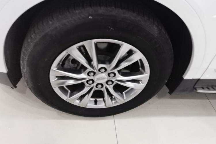 Used Cadillac XT5 2021 28T Luxury Model Left Front Wheel Hub