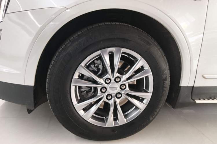Used Cadillac XT5 2021 28T Luxury Model Left Front Wheel Hub