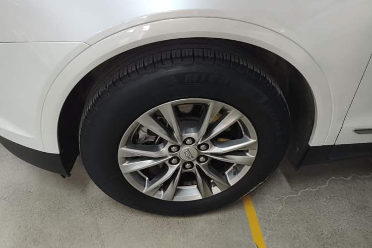 Used Cadillac XT5 2021 28T Luxury Model Left Front Wheel Hub