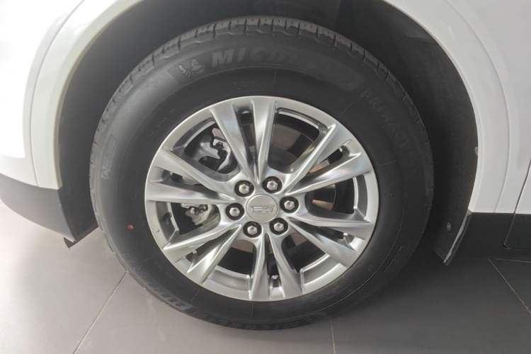 Used Cadillac XT5 2021 28T Luxury Model Left Front Wheel Hub