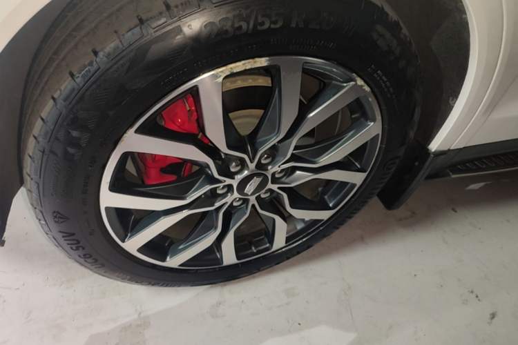Used Cadillac XT5 2021 28T Four-Wheel Drive Leading Sport Model Left Front Wheel Hub