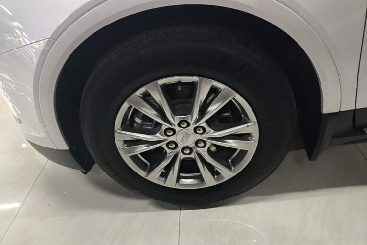Used Cadillac XT5 2021 28T Luxury Model Left Front Wheel Hub