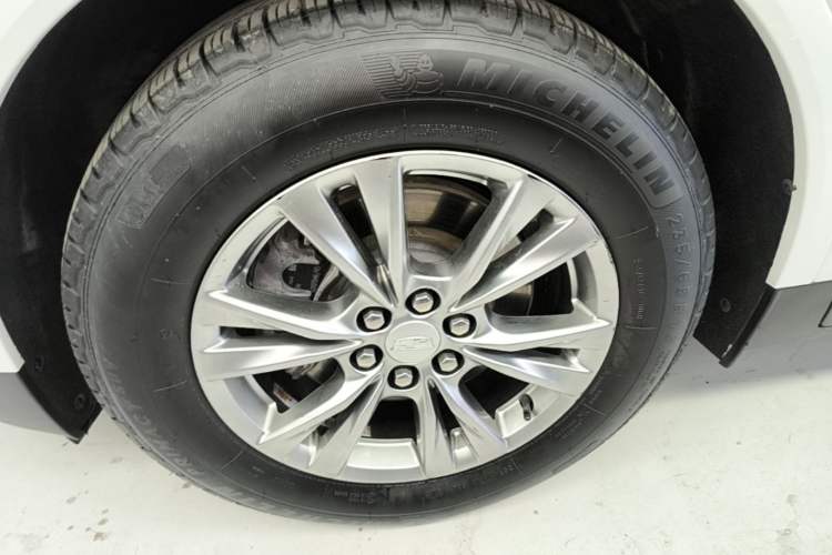 Used Cadillac XT5 2021 28T Four-Wheel Drive Luxury Version Left Front Wheel Hub