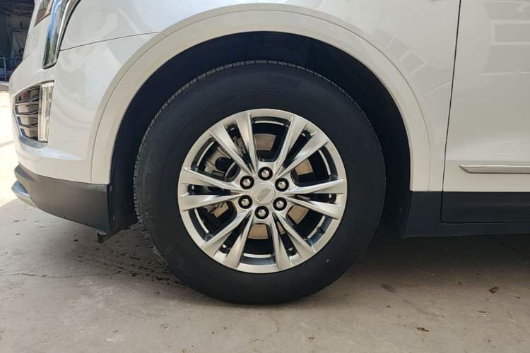 Used Cadillac XT5 2021 28T Luxury Model Left Front Wheel Hub