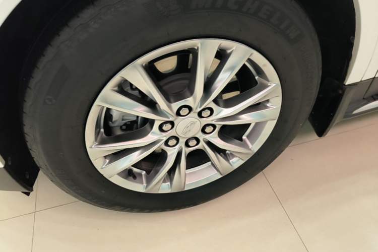 Used Cadillac XT5 2021 2.0T Two-Wheel Drive Luxury Version Left Front Wheel Hub