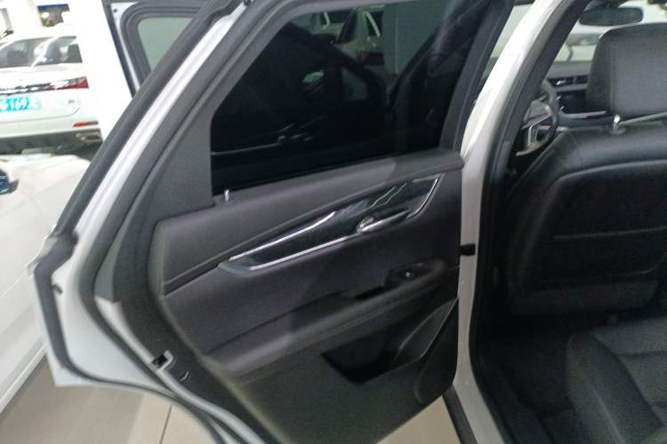 Used Cadillac XT5 2021 28T Luxury Model Left Rear Door Interior