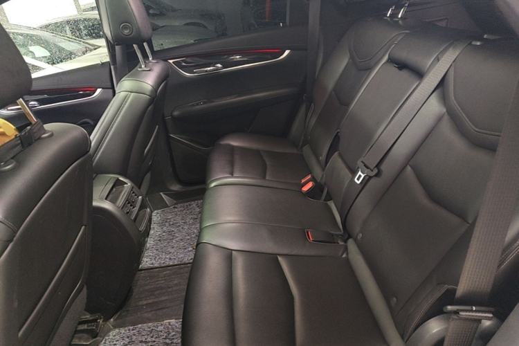 Used Cadillac XT5 2021 28T Four-Wheel Drive Luxury Version Left Rear Seat