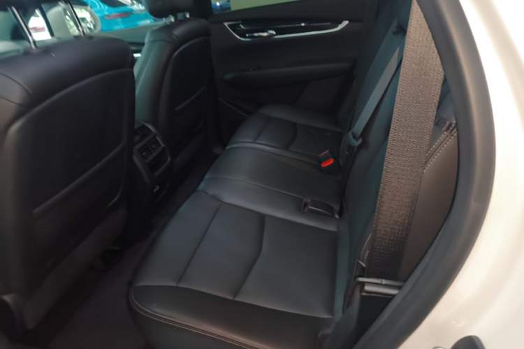 Used Cadillac XT5 2021 28T Four-Wheel Drive Luxury Version Left Rear Seat