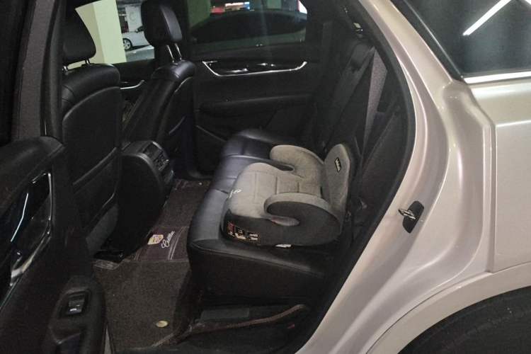Used Cadillac XT5 2021 2.0T Two-Wheel Drive Luxury Version Left Rear Seat