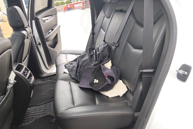 Used Cadillac XT5 2021 2.0T Two-Wheel Drive Luxury Version Left Rear Seat