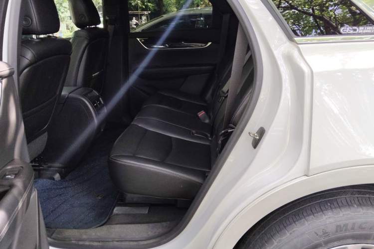 Used Cadillac XT5 2021 2.0T Two-Wheel Drive Luxury Version Left Rear Seat