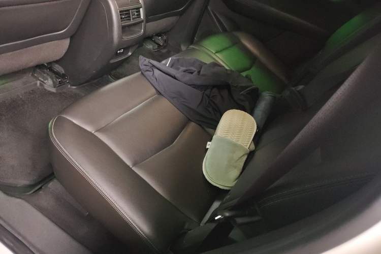 Used Cadillac XT5 2021 2.0T Two-Wheel Drive Luxury Version Left Rear Seat