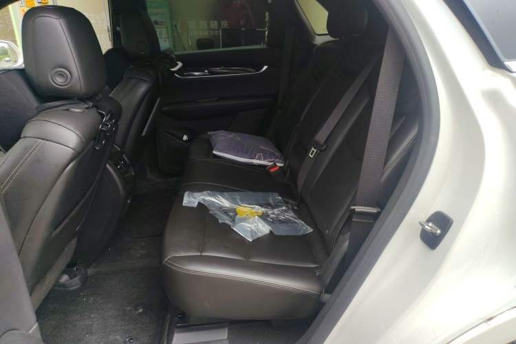 Used Cadillac XT5 2021 2.0T Two-Wheel Drive Luxury Version Left Rear Seat
