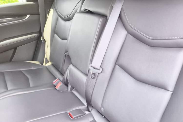 Used Cadillac XT5 2021 2.0T Four-Wheel Drive Luxury Version Left Rear Seat
