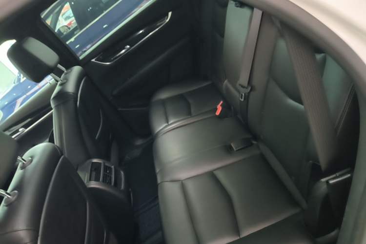Used Cadillac XT5 2021 2.0T Two-Wheel Drive Luxury Version Left Rear Seat