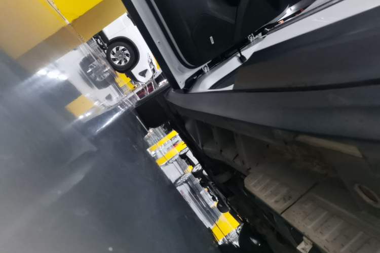Used Cadillac XT5 2021 28T Four-Wheel Drive Luxury Version Left Side Sill