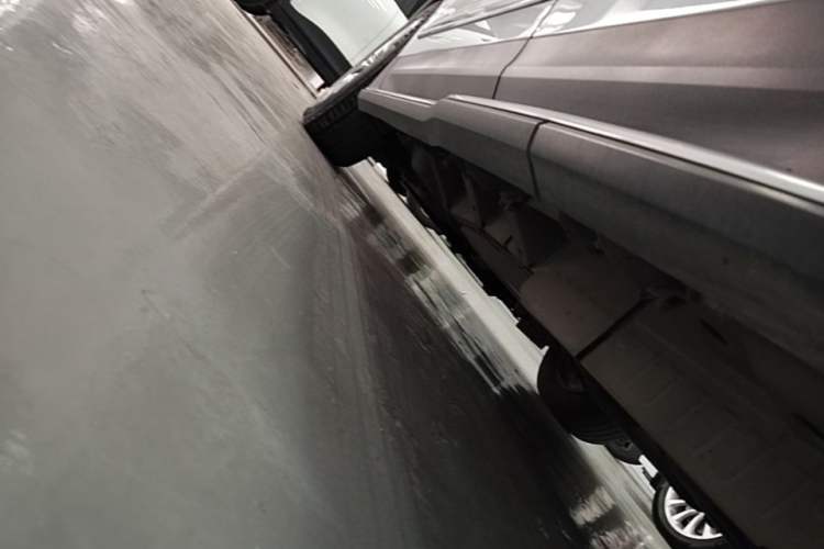 Used Cadillac XT5 2021 2.0T Two-Wheel Drive Luxury Version Left Side Sill