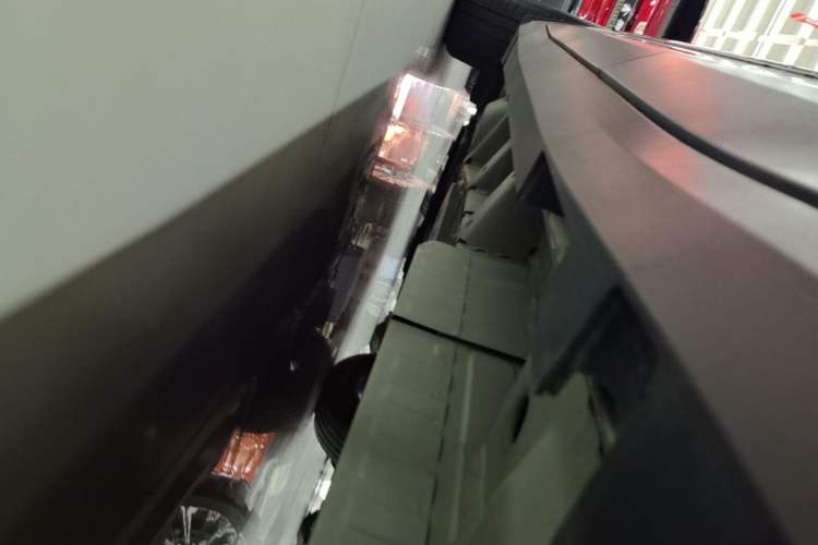 Used Cadillac XT5 2021 2.0T Two-Wheel Drive Luxury Version Left Side Sill