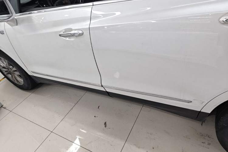 Used Cadillac XT5 2021 2.0T Two-Wheel Drive Luxury Version Left Side Sill