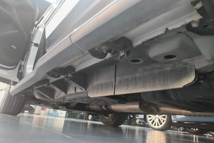 Used Cadillac XT5 2021 28T Luxury Model Left Side Sill