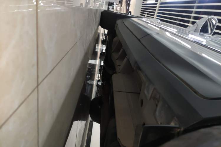 Used Cadillac XT5 2021 28T Luxury Model Left Side Sill