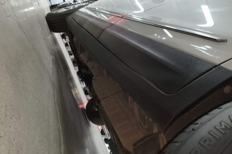 Used Cadillac XT5 2021 28T Luxury Model Left Side Sill