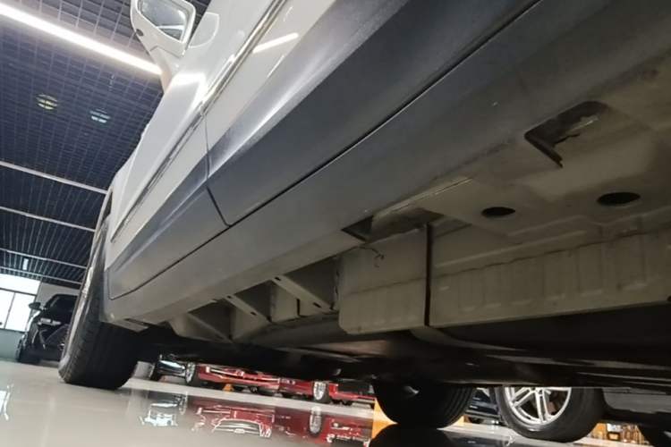 Used Cadillac XT5 2021 2.0T Four-Wheel Drive Luxury Version Left Side Sill