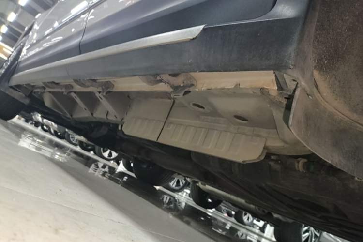 Used Cadillac XT5 2021 28T Luxury Model Left Side Sill