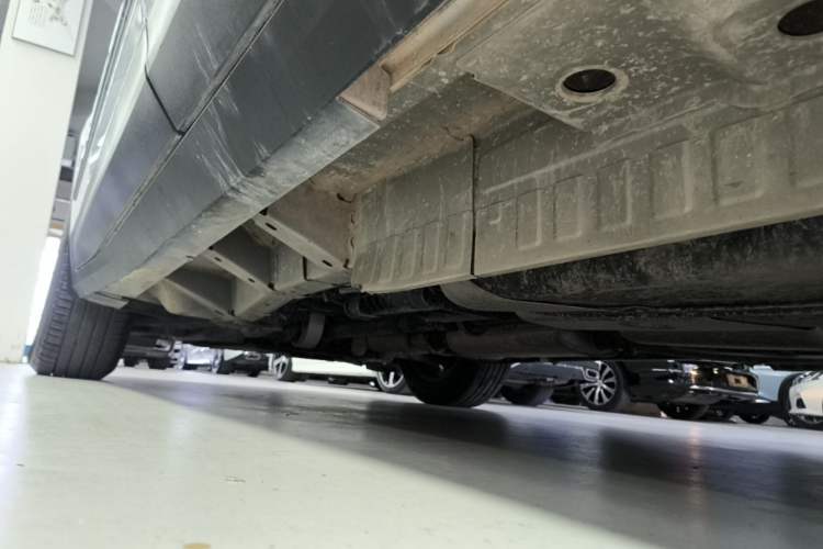 Used Cadillac XT5 2021 28T Four-Wheel Drive Luxury Version Left Side Sill