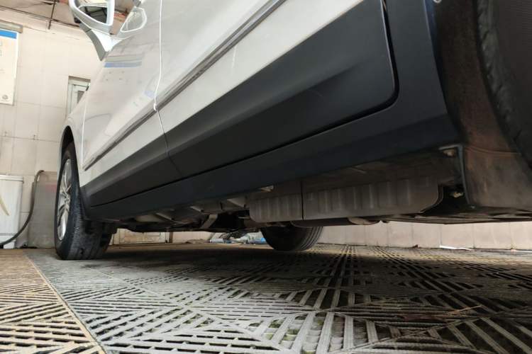 Used Cadillac XT5 2021 28T Luxury Model Left Side Sill