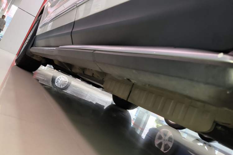Used Cadillac XT5 2021 2.0T Two-Wheel Drive Luxury Version Left Side Sill