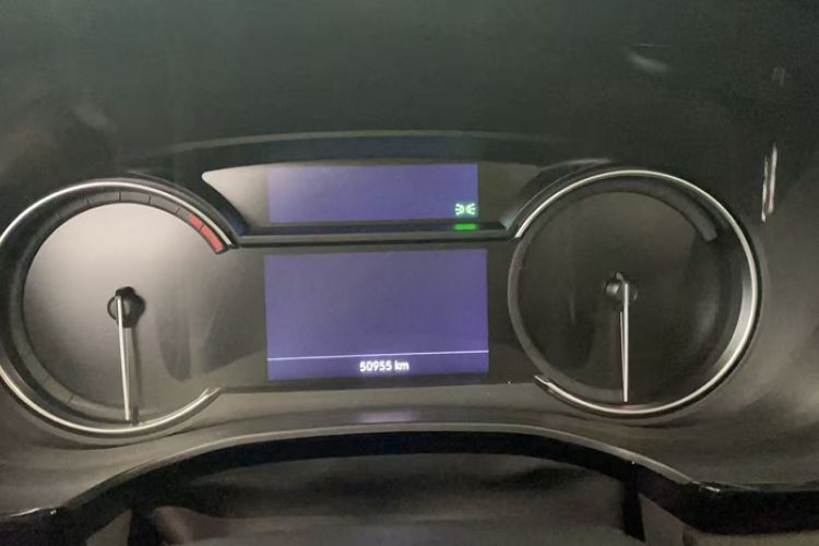 Used Cadillac XT5 2021 2.0T Two-Wheel Drive Luxury Version Odometer Close Up