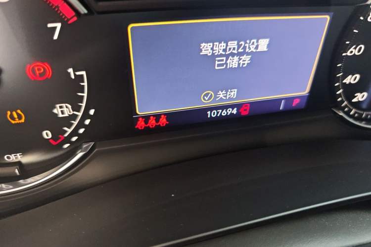 Used Cadillac XT5 2021 28T Luxury Model Odometer Close Up