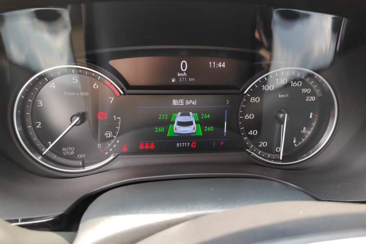 Used Cadillac XT5 2021 28T Luxury Model Odometer Close Up