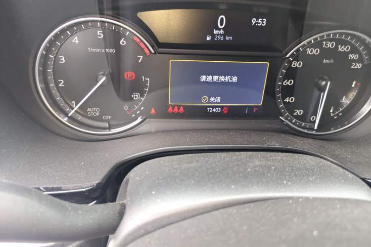 Used Cadillac XT5 2021 28T Luxury Model Odometer Close Up