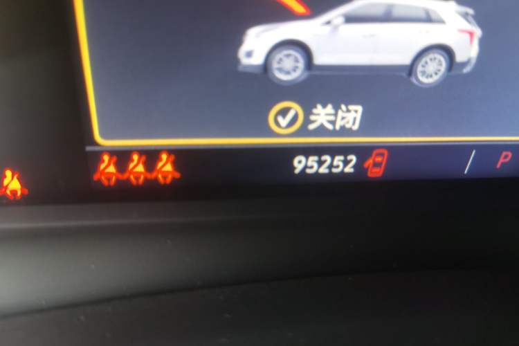 Used Cadillac XT5 2021 28T Luxury Model Odometer Close Up